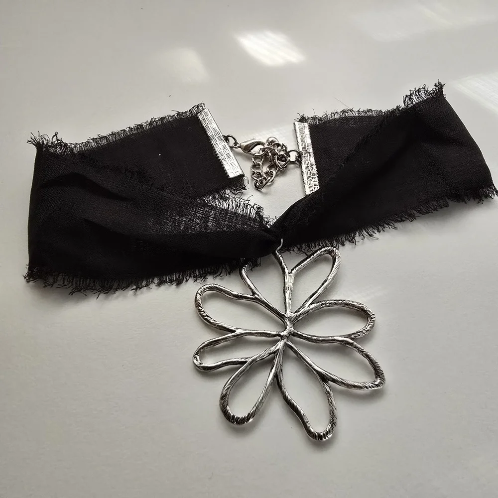 NWT Valija Black Floral Annabelle Choker Ribbon Necklace